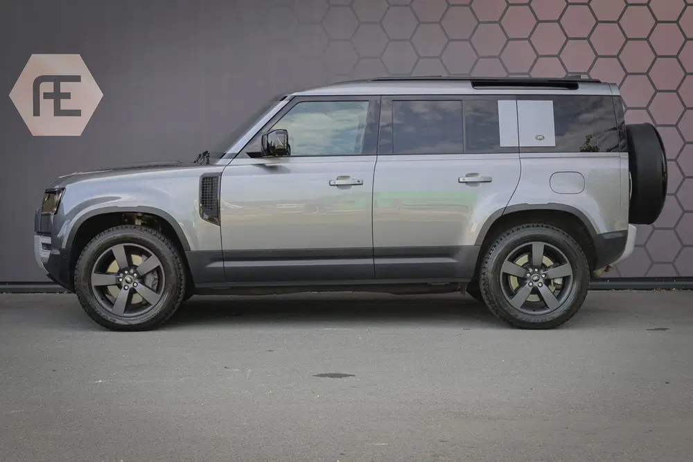 Land Rover Defender P400e uit 2021, foto 6