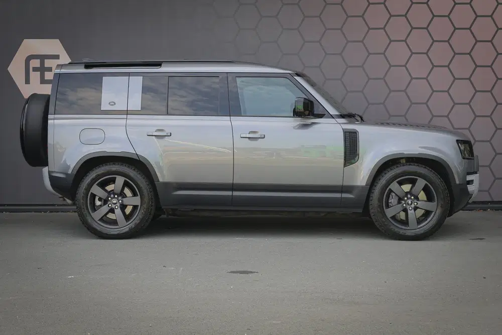 Land Rover Defender P400e uit 2021, foto 7
