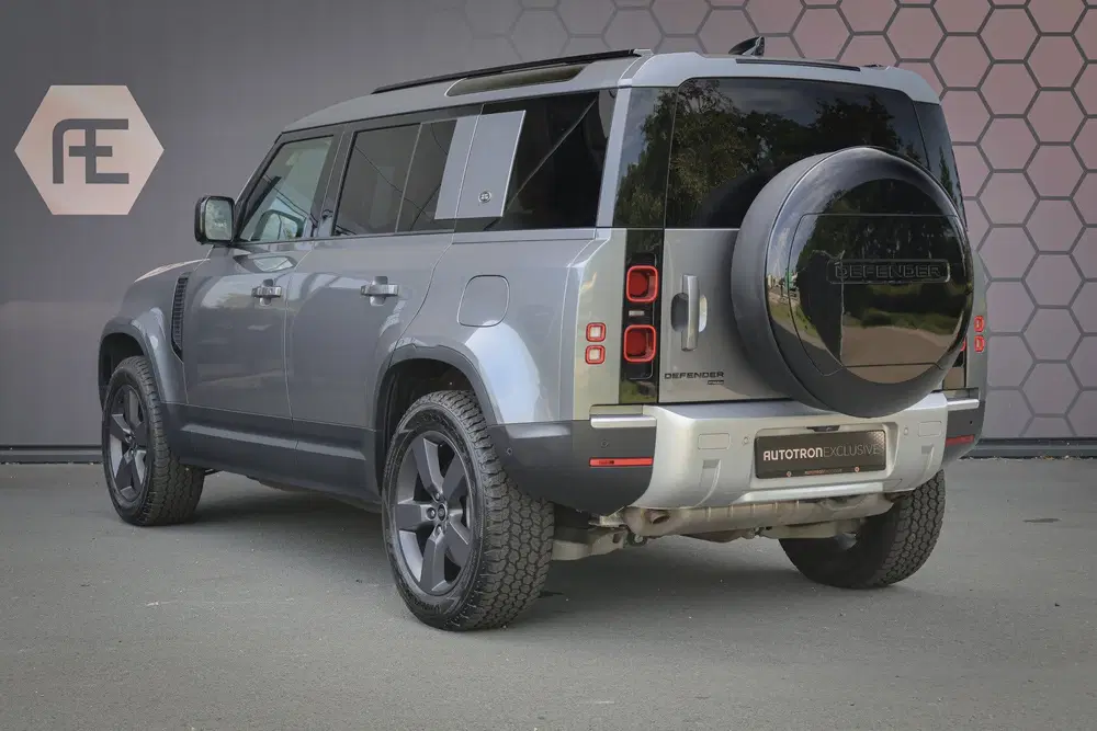 Land Rover Defender P400e uit 2021, foto 8