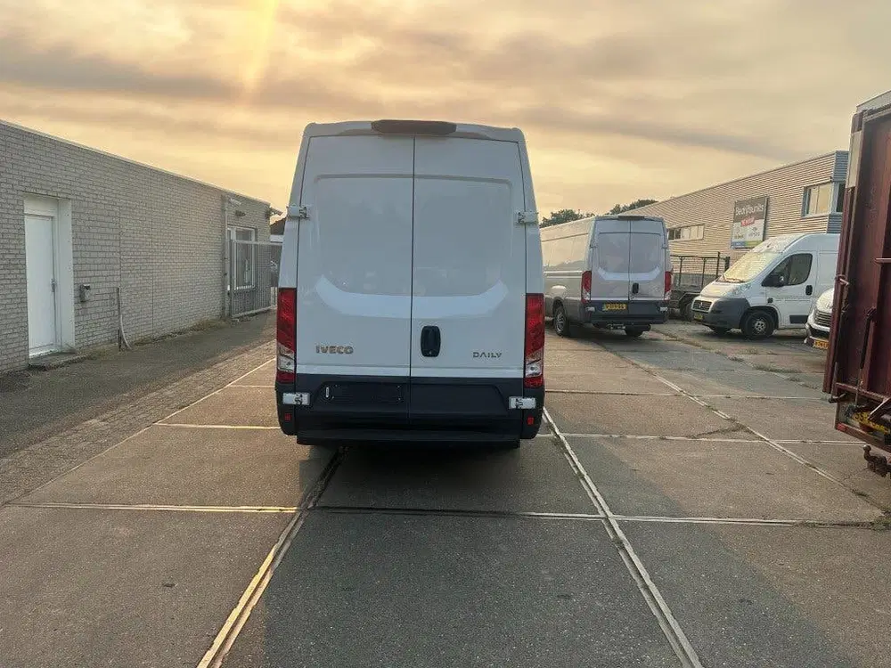 Iveco Daily 35S16V L3H2 uit 2024, foto 6