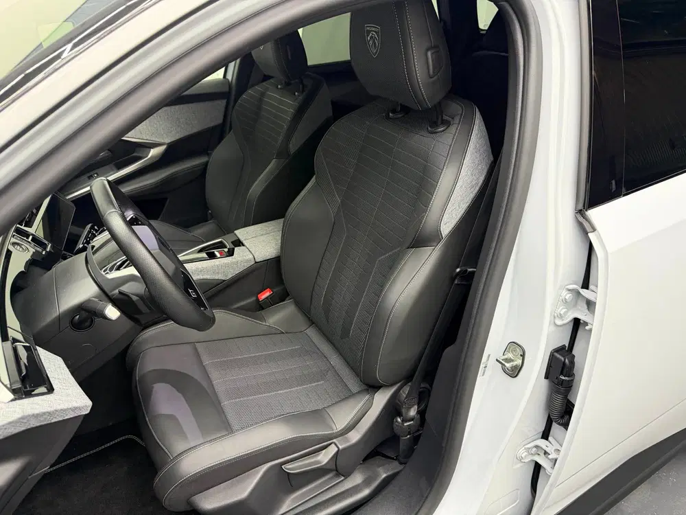 Peugeot 5008 1.2 Hybrid 145PK GT 7p uit 2025, foto 11