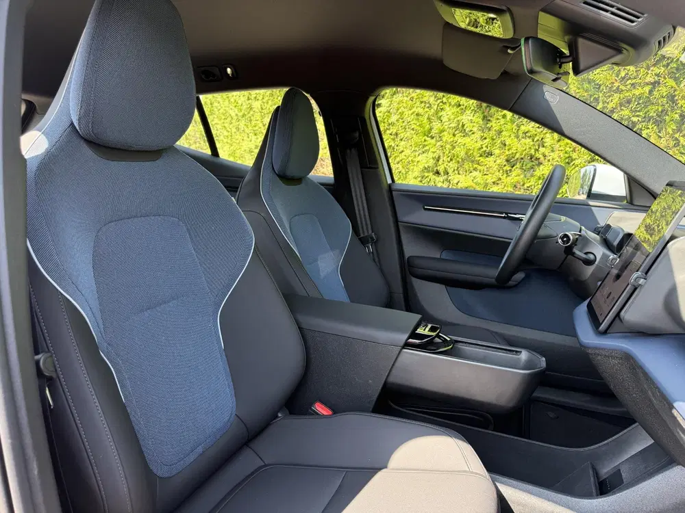 Volvo EX30 Single Motor Core uit 2024, foto 11