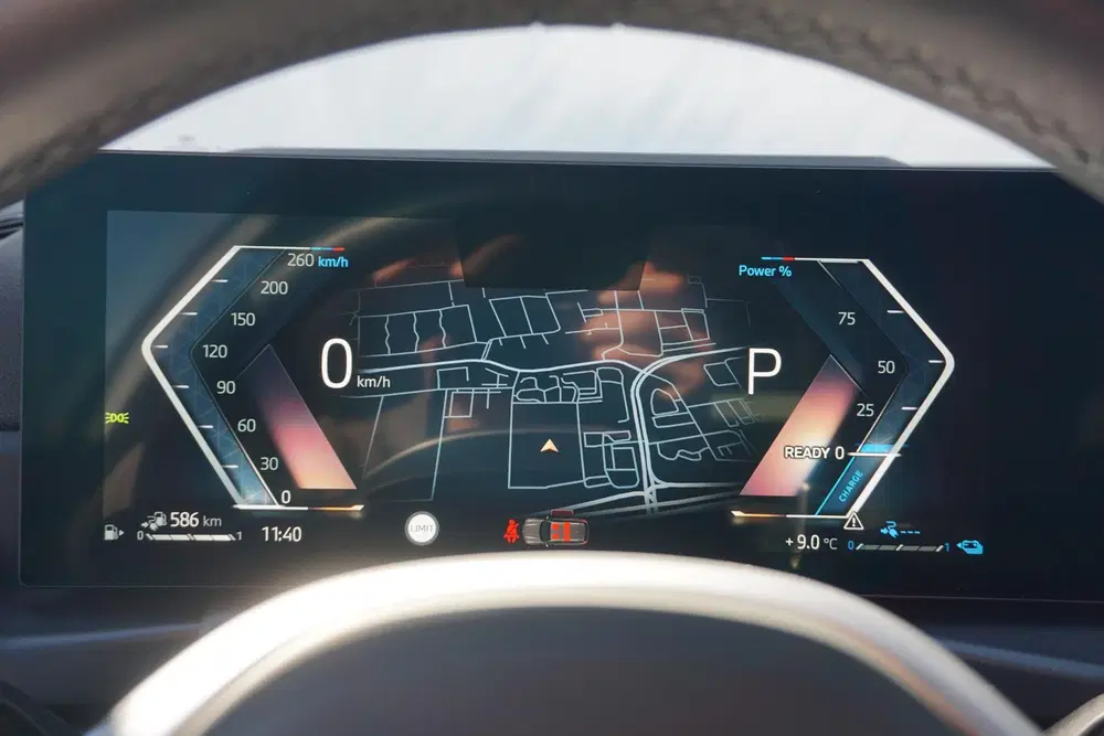 BMW 3-serie Touring 330e M Sport uit 2025, foto 15