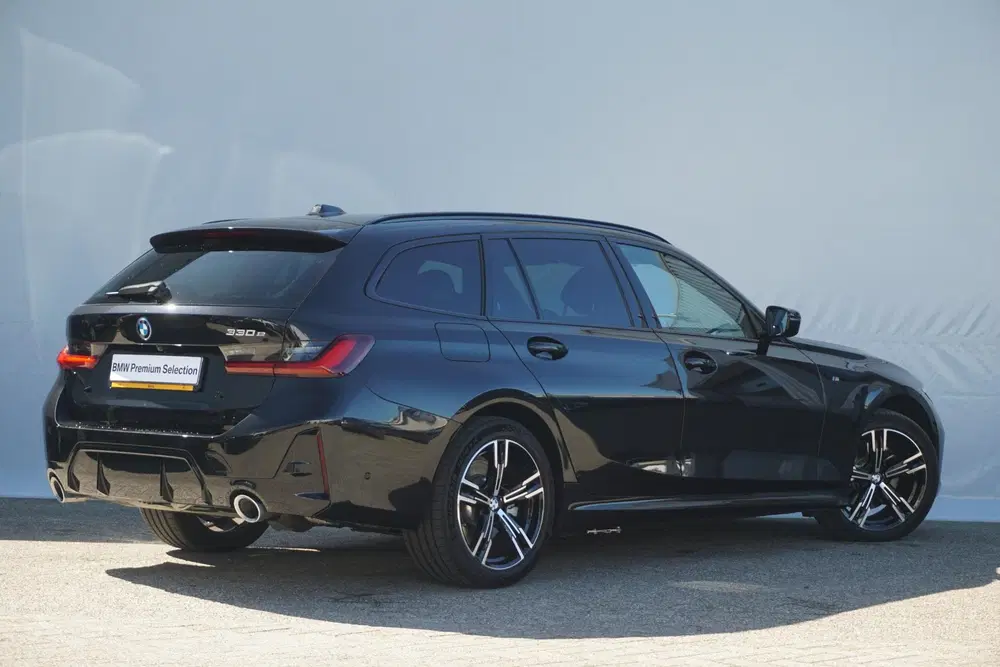 BMW 3-serie Touring 330e M Sport uit 2025, foto 2