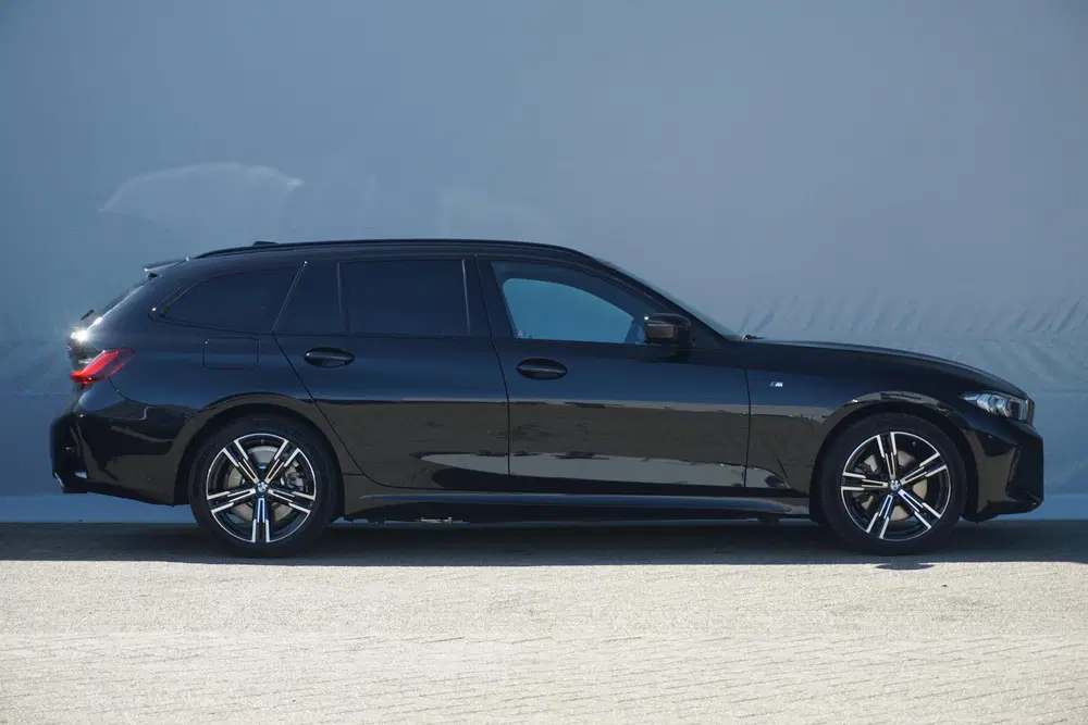 BMW 3-serie Touring 330e M Sport uit 2025, foto 4