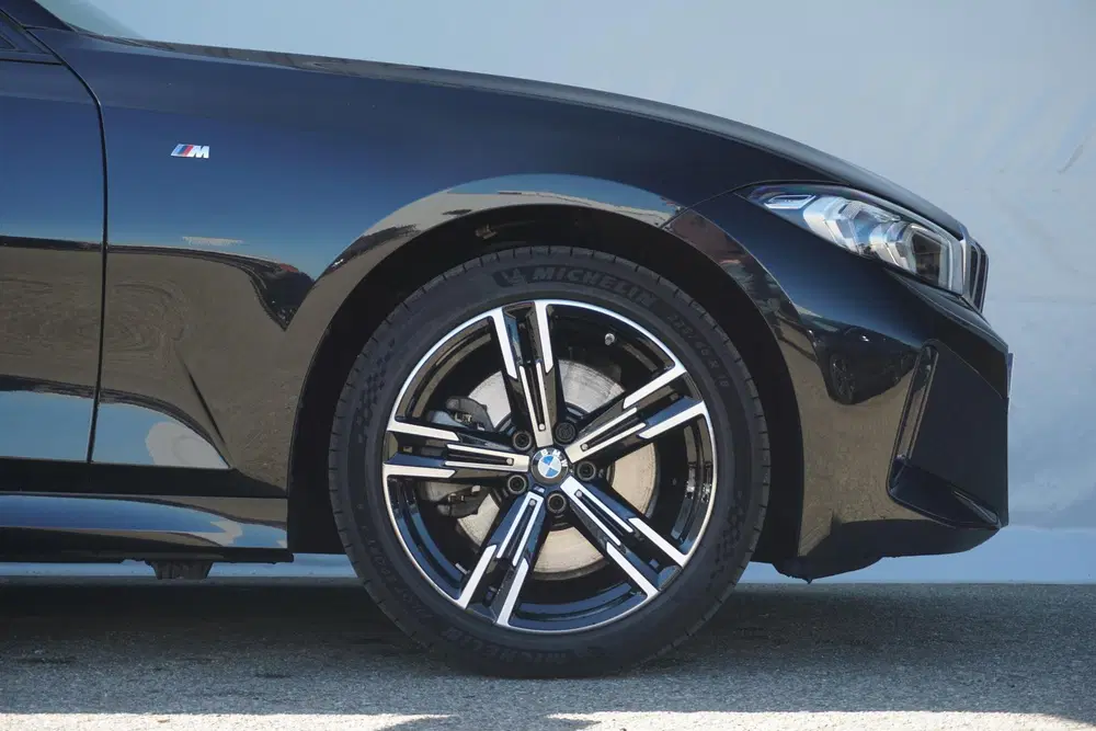 BMW 3-serie Touring 330e M Sport uit 2025, foto 6