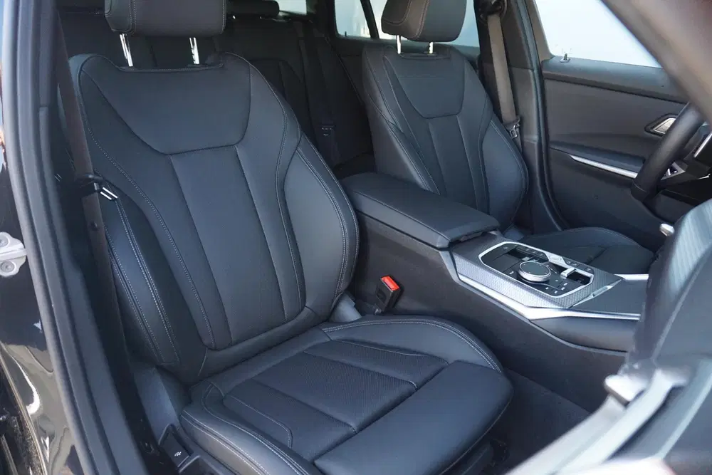 BMW 3-serie Touring 330e M Sport uit 2025, foto 8