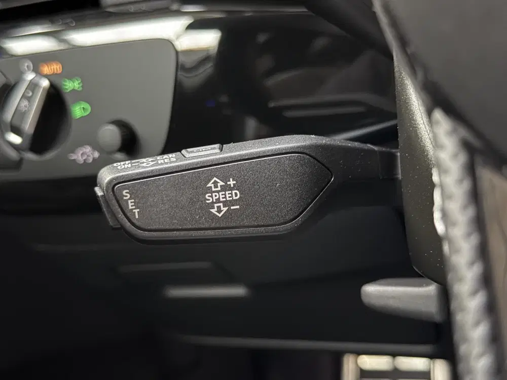Audi A4 35 TFSI S edition Automaat uit 2021, foto 11