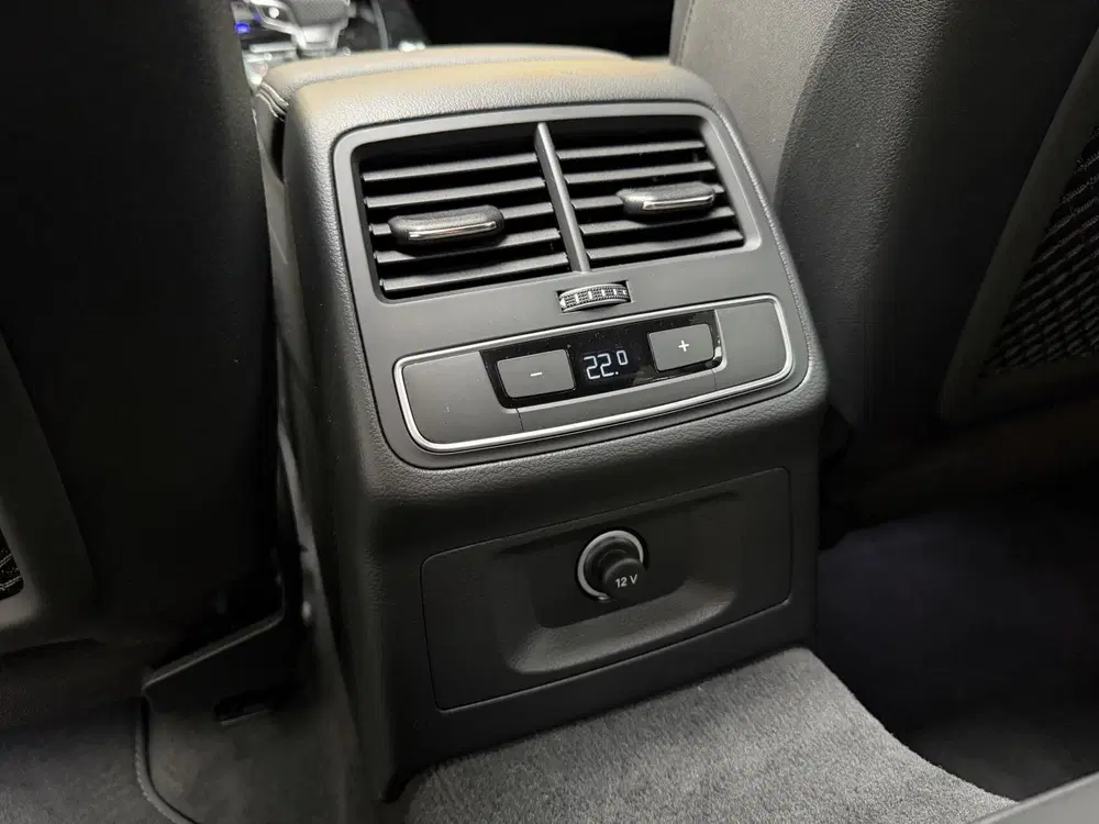 Audi A4 35 TFSI S edition Automaat uit 2021, foto 14
