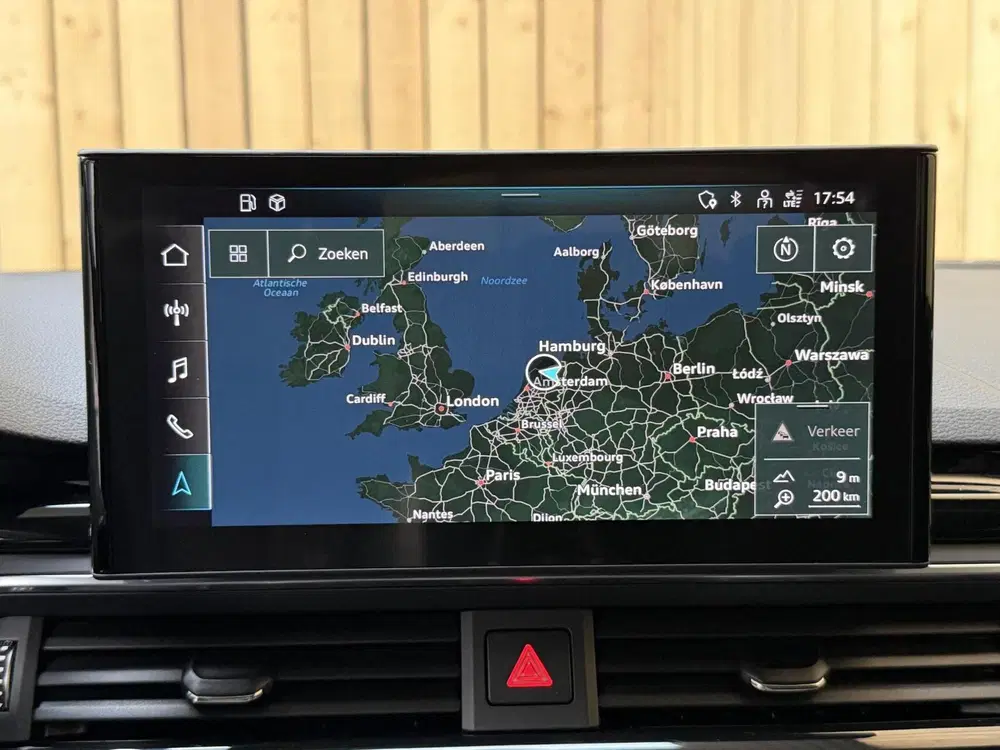 Audi A4 35 TFSI S edition Automaat uit 2021, foto 15