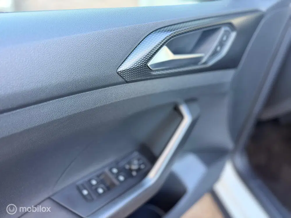 Volkswagen T-Cross uit 2023, foto 10