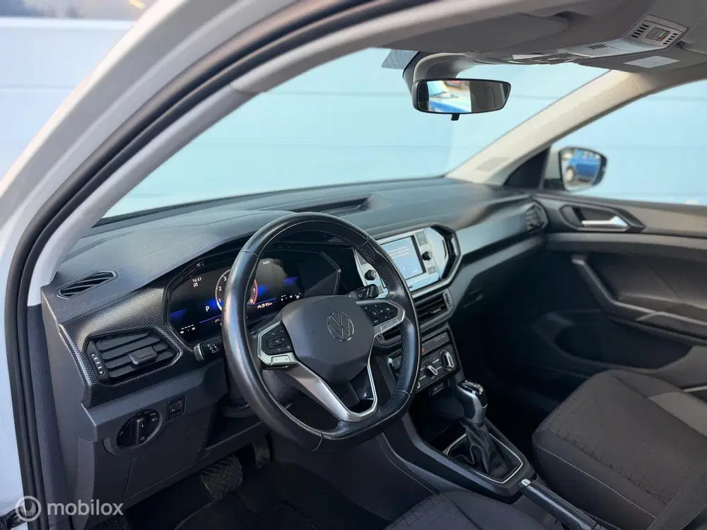 Volkswagen T-Cross uit 2023, foto 2