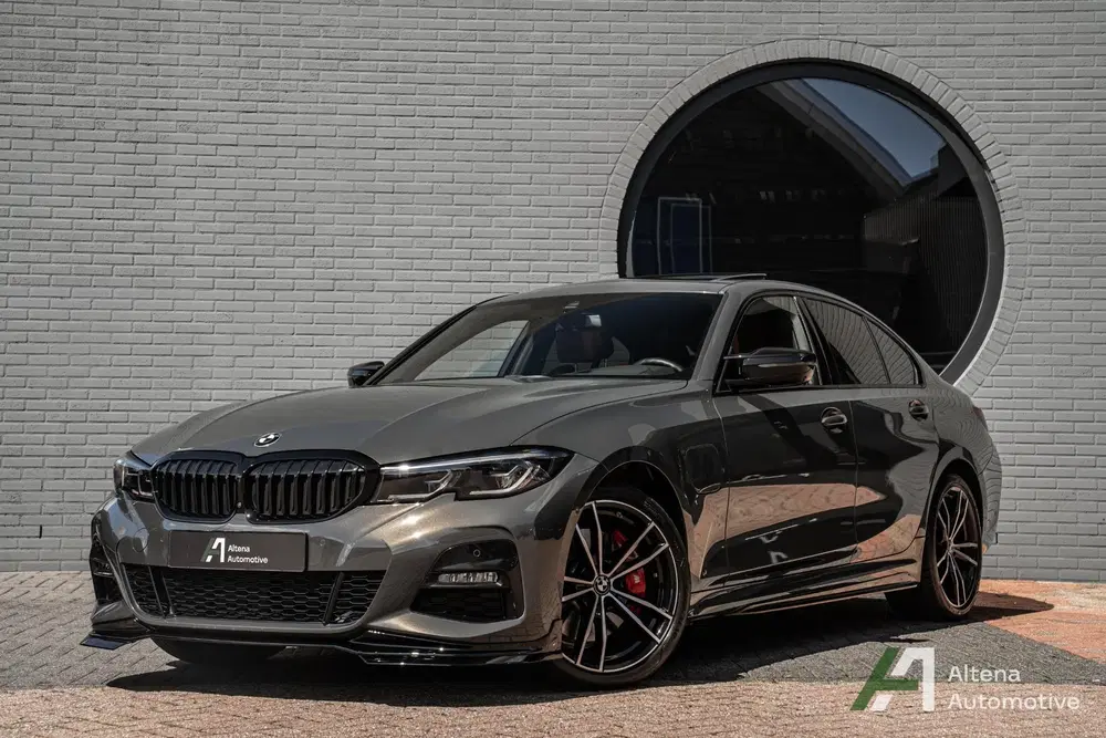 BMW 3-serie 330e High Executive M-sport uit 2022