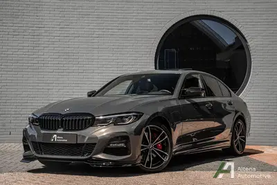 BMW 3-serie 330e High Executive M-sport uit 2022