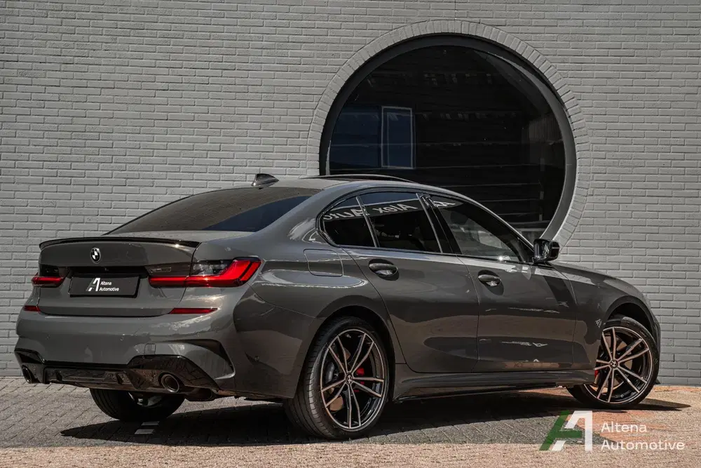 BMW 3-serie 330e High Executive M-sport uit 2022, foto 2