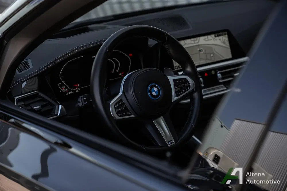 BMW 3-serie 330e High Executive M-sport uit 2022, foto 5