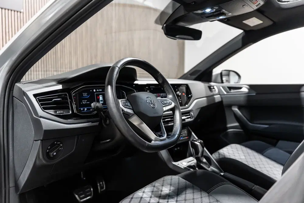 Volkswagen Taigo 1.5 TSI R-Line DSG IQ PANO NAVI Camera uit 2024, foto 14