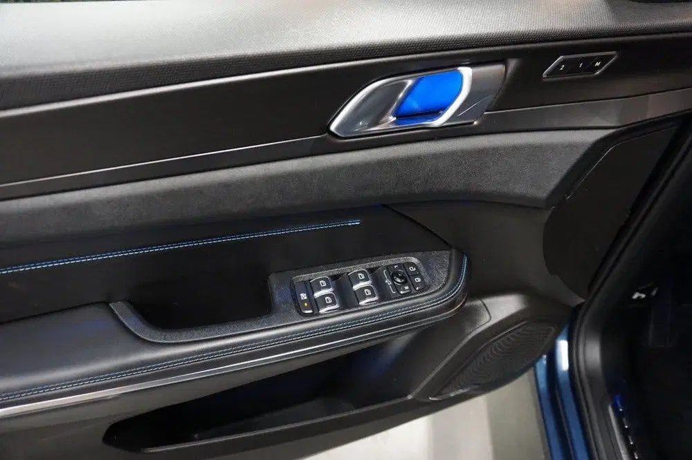 Lynk & Co 01 1.5 Plug-in Automaat Panoramadak Apple Car uit 2023, foto 11