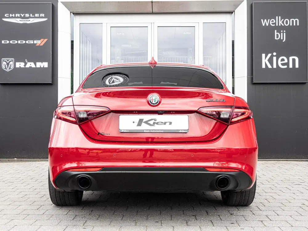 Alfa Romeo Giulia 2.0 Turbo uit 2022, foto 12