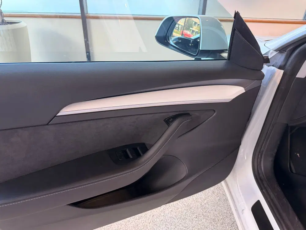 Tesla Model 3 Long Range uit 2021, foto 13