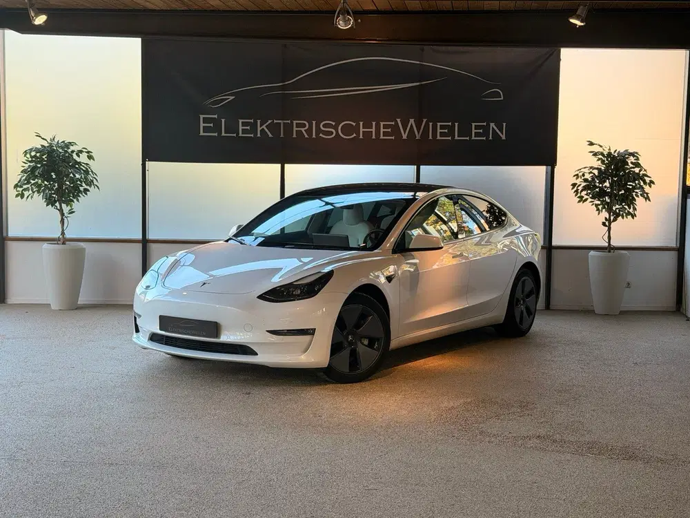 Tesla Model 3 Long Range uit 2021, foto 3