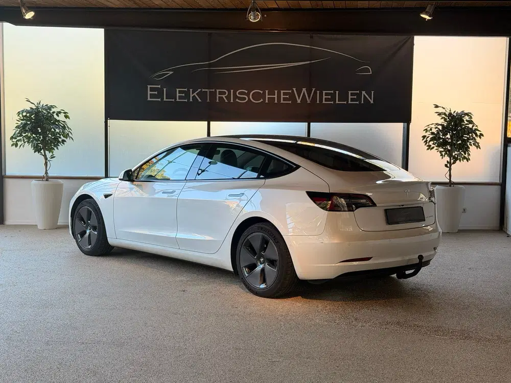 Tesla Model 3 Long Range uit 2021, foto 5