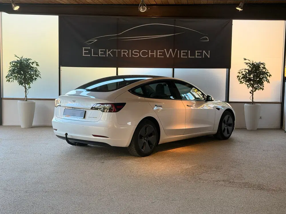 Tesla Model 3 Long Range uit 2021, foto 7