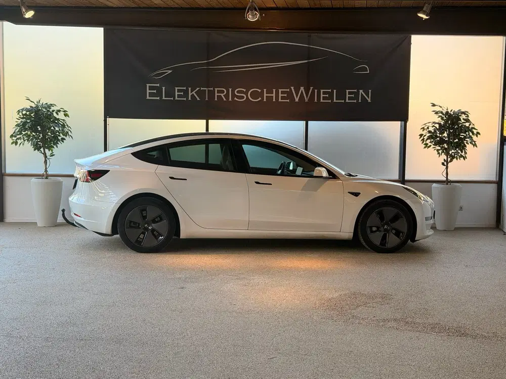 Tesla Model 3 Long Range uit 2021, foto 8