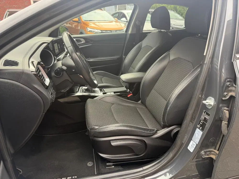 Kia XCeed 1.0 T-GDi DynamicLine uit 2020, foto 14