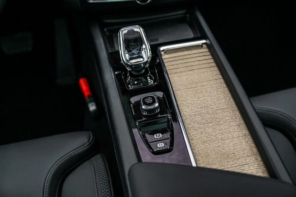 Volvo XC60 2.0 T6 Plug-in Hybrid AWD Ultra Dark uit 2026, foto 13