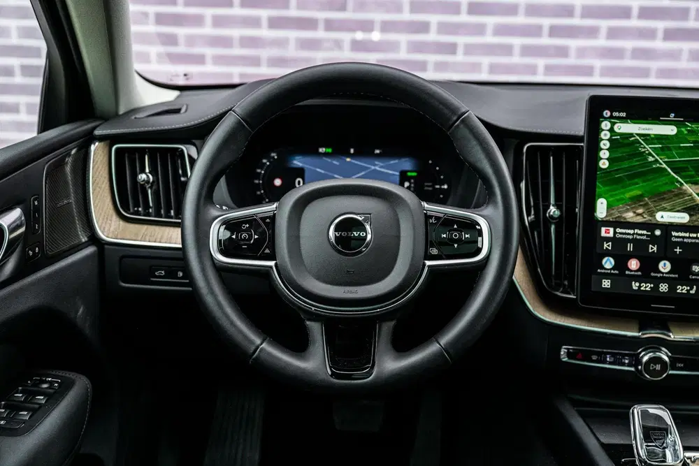 Volvo XC60 2.0 T6 Plug-in Hybrid AWD Ultra Dark uit 2026, foto 3