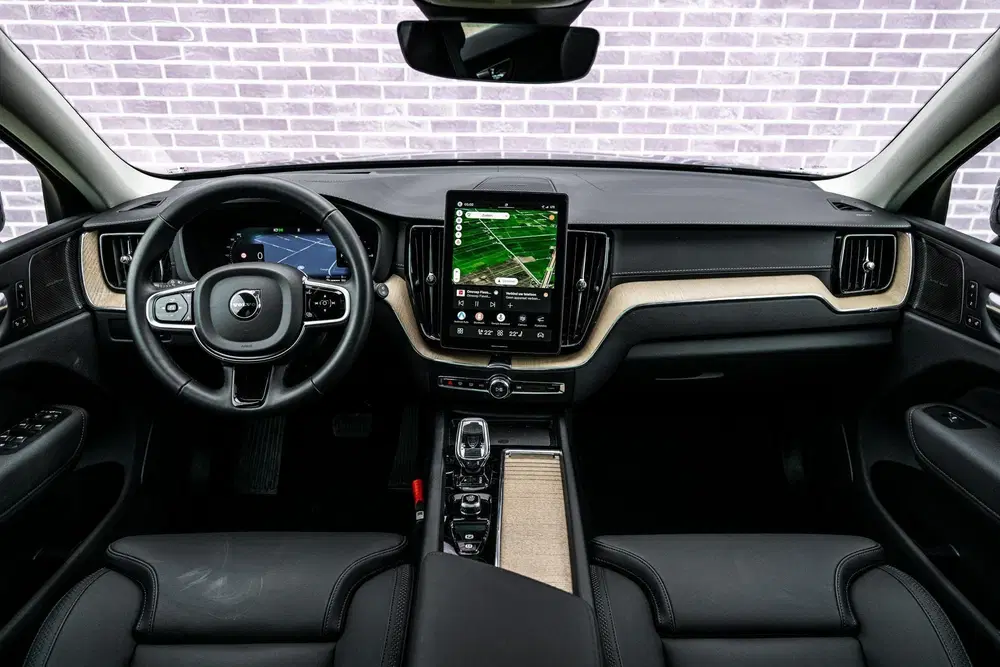 Volvo XC60 2.0 T6 Plug-in Hybrid AWD Ultra Dark uit 2026, foto 5