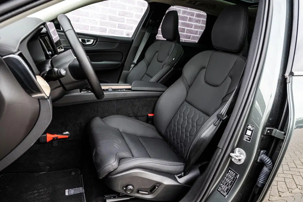 Volvo XC60 2.0 T6 Plug-in Hybrid AWD Ultra Dark uit 2026, foto 6