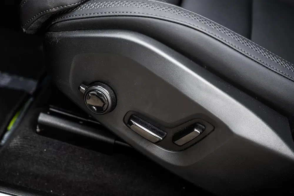 Volvo XC60 2.0 T6 Plug-in Hybrid AWD Ultra Dark uit 2026, foto 8