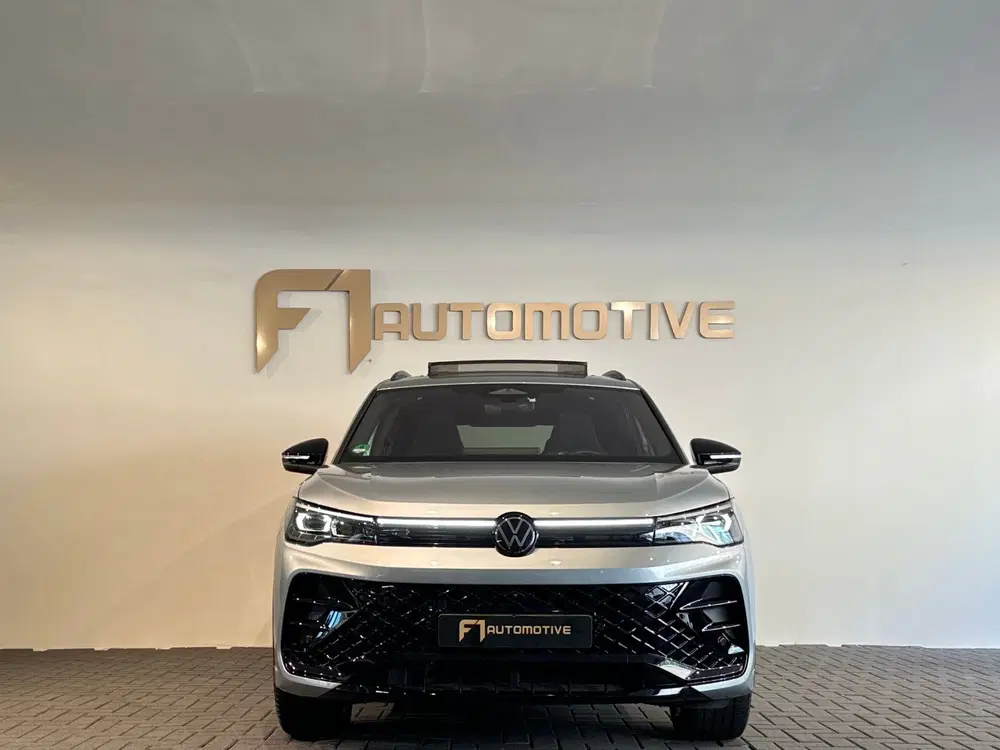 Volkswagen Tiguan 1.5 eHybrid R-Line Business Pano uit 2024, foto 2