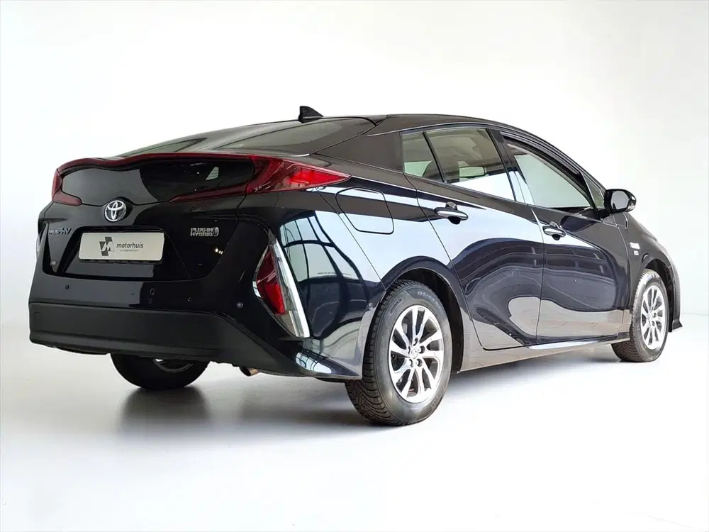 Toyota Prius 1.8 Plug-in Hybrid 122PK Executive AUTOMAA uit 2020, foto 2
