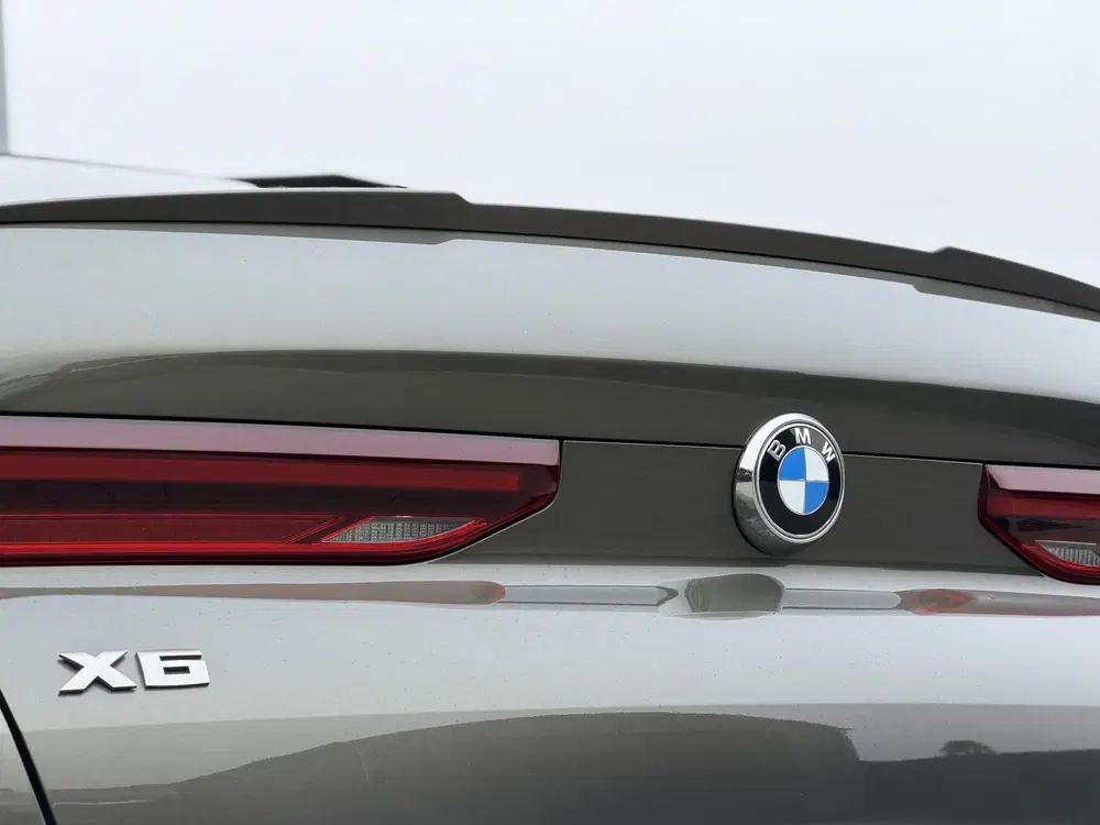 BMW X6 M50i High Executive uit 2020, foto 15