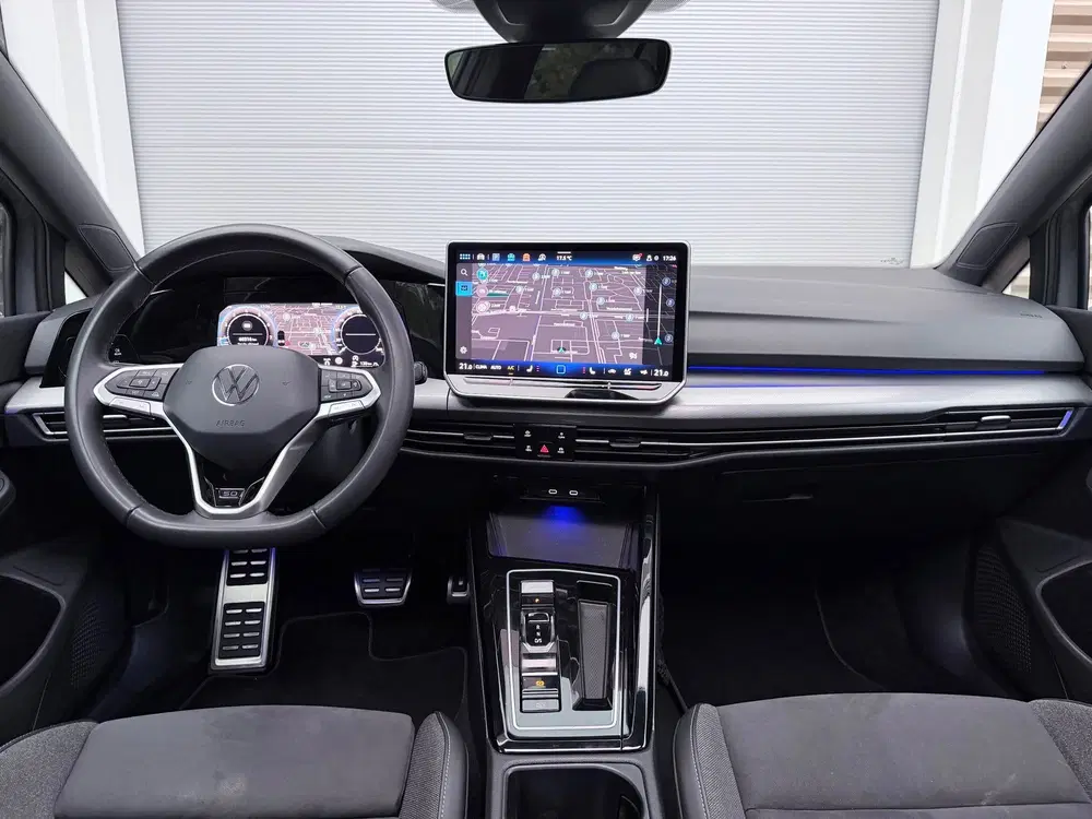 Volkswagen Golf 1.5 eTSI Pano uit 2024, foto 11