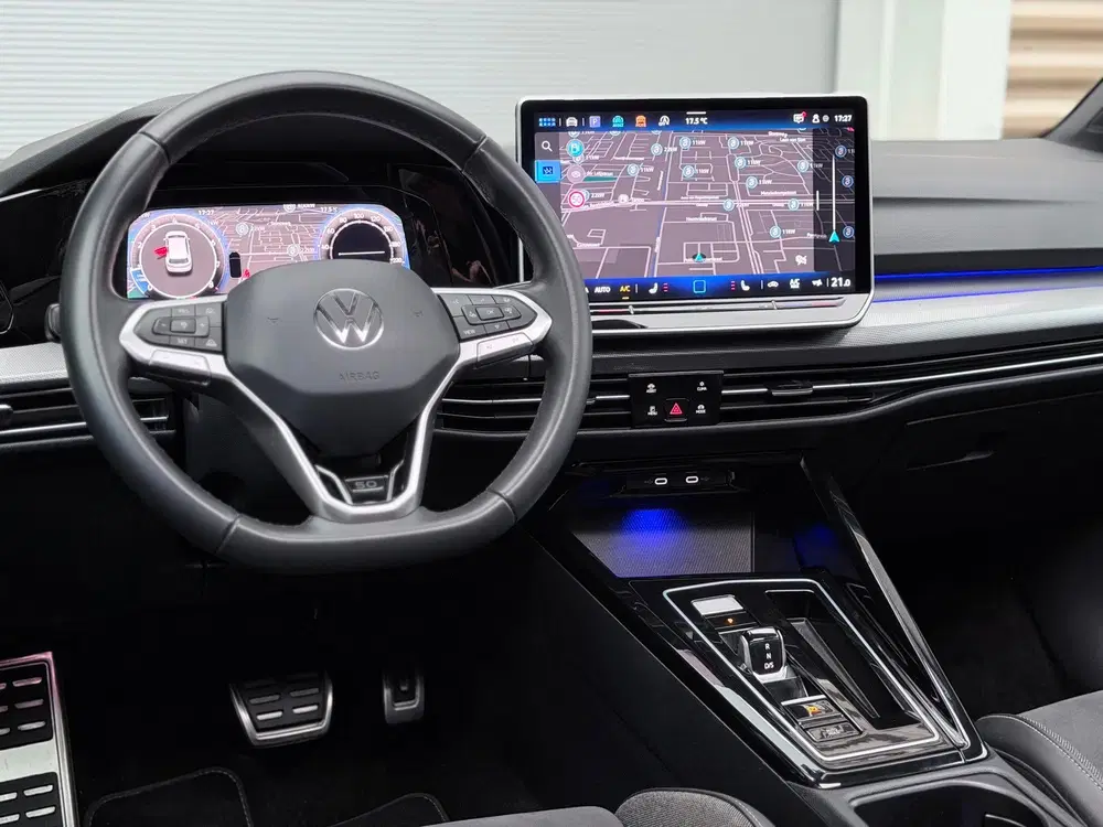 Volkswagen Golf 1.5 eTSI Pano uit 2024, foto 14