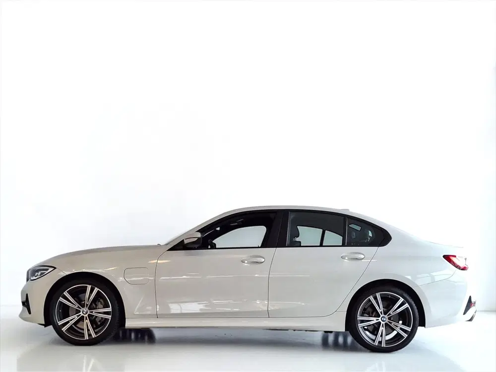 BMW 3-serie 330e eDrive Edition 292 pk LED LMV WINTERP uit 2020, foto 5
