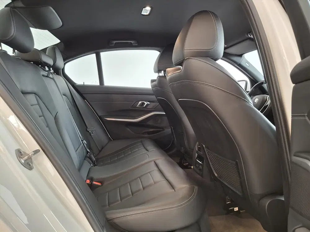 BMW 3-serie 330e eDrive Edition 292 pk LED LMV WINTERP uit 2020, foto 7
