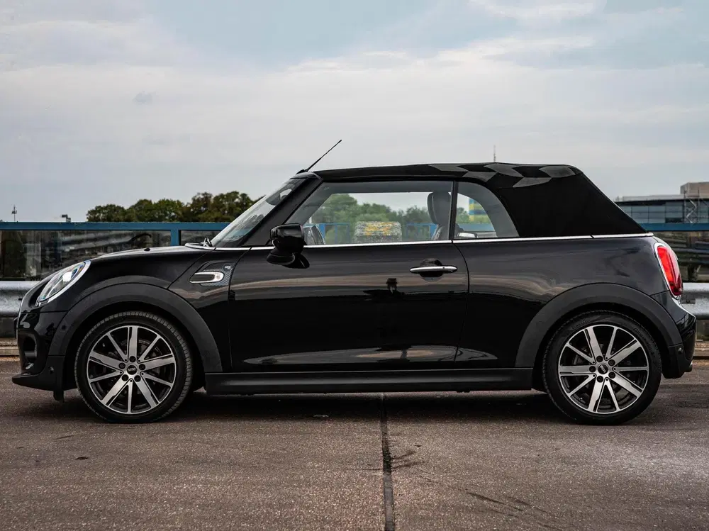 Mini Cabrio 1.5 Cooper Sidewalk Edition uit 2021, foto 12