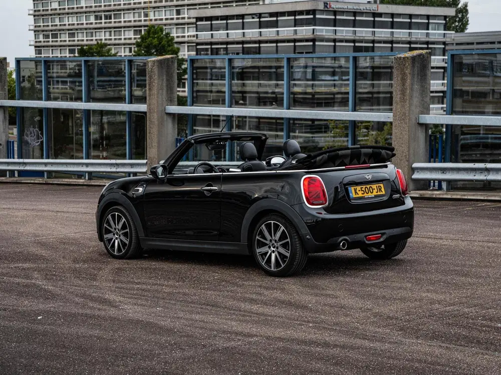 Mini Cabrio 1.5 Cooper Sidewalk Edition uit 2021, foto 14
