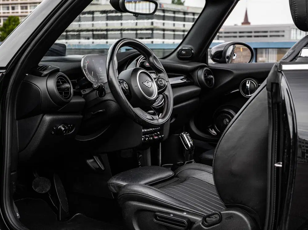 Mini Cabrio 1.5 Cooper Sidewalk Edition uit 2021, foto 15