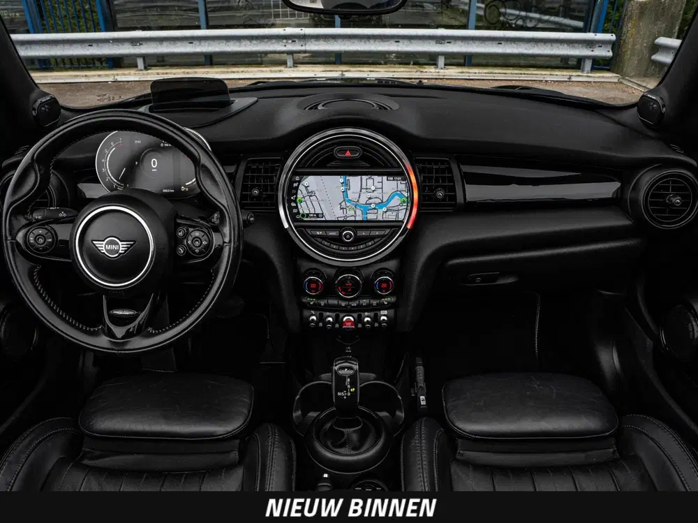 Mini Cabrio 1.5 Cooper Sidewalk Edition uit 2021, foto 2