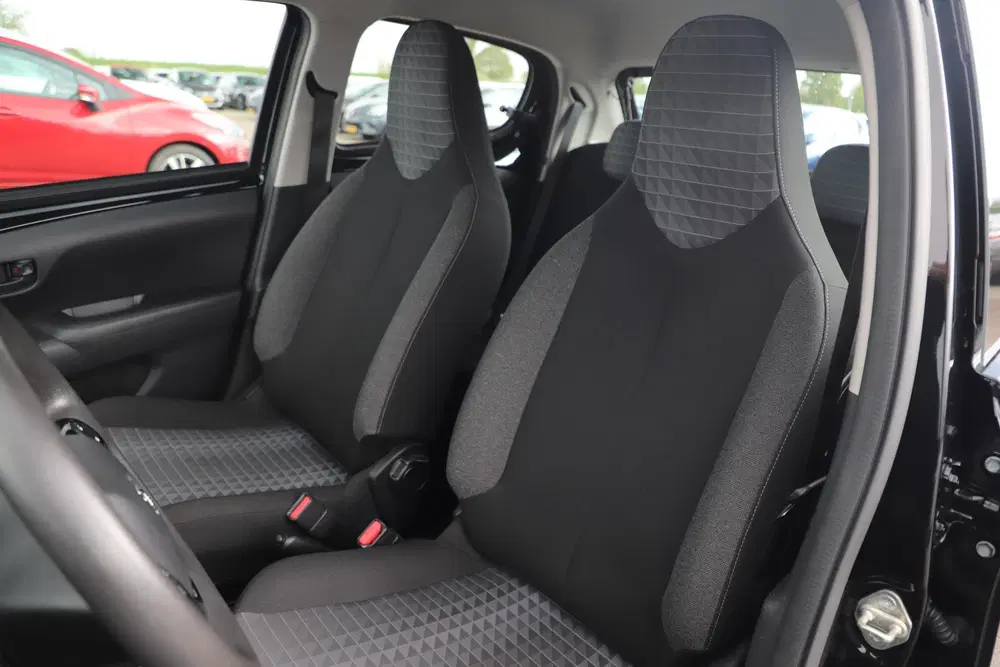 Peugeot 108 1.0 e-VTi Active Radio Bluetooth Airco Ele uit 2021, foto 10