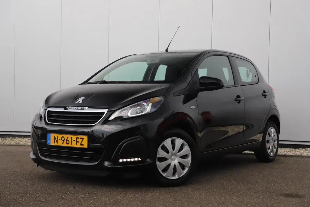 Peugeot 108 1.0 e-VTi Active Radio Bluetooth Airco Ele uit 2021, foto 2