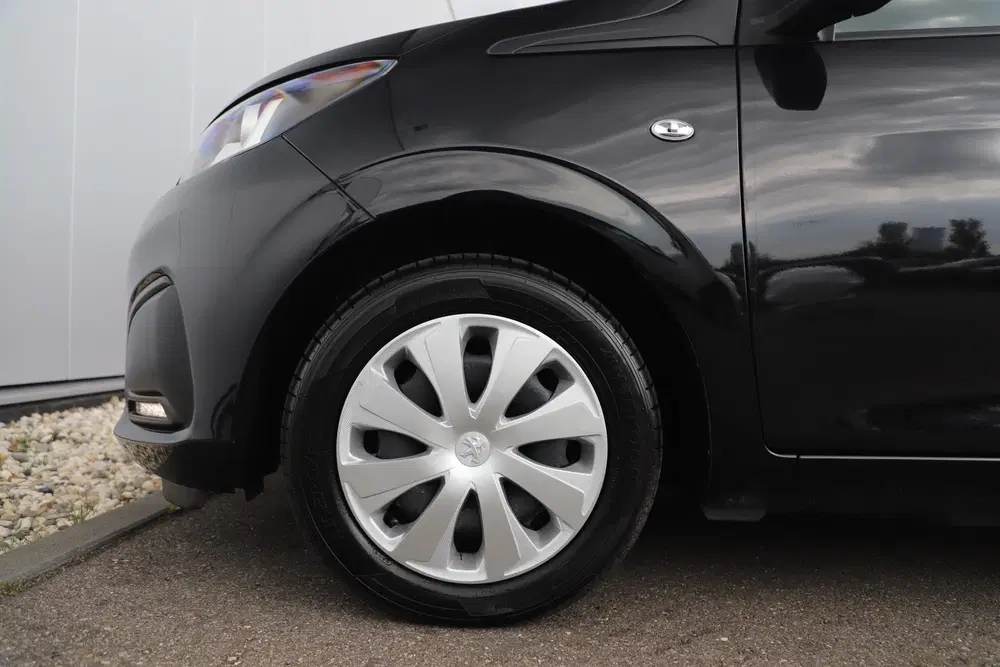 Peugeot 108 1.0 e-VTi Active Radio Bluetooth Airco Ele uit 2021, foto 8