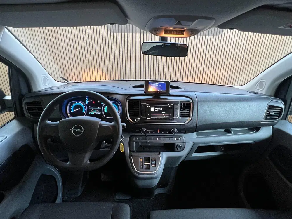 Opel Vivaro elektrisch rijden – taxi klaar – lag uit 2022, foto 11
