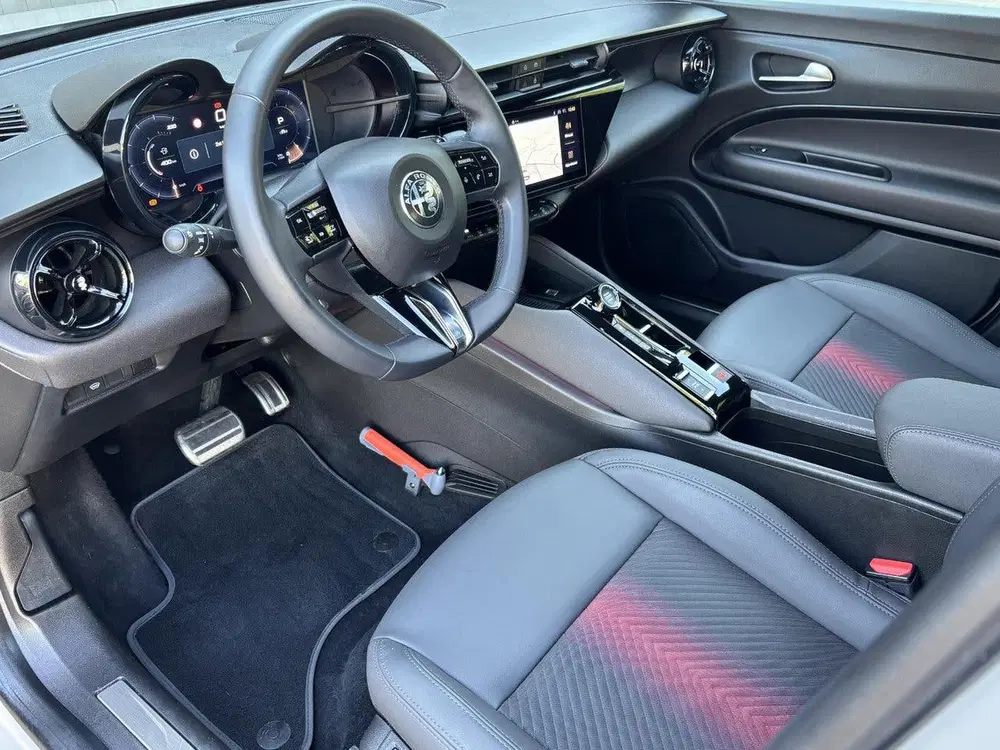 Alfa Romeo Junior 145pk Hybrid Ibrida Speciale Automaat uit 2025, foto 8